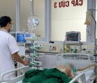Bệnh nhân 70 tuổi bị liệt toàn thân do tự ý tiêm thuốc giảm đau cột sống cổ