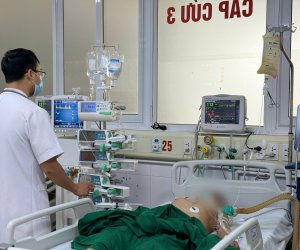 Bệnh nhân 70 tuổi bị liệt toàn thân do tự ý tiêm thuốc giảm đau cột sống cổ